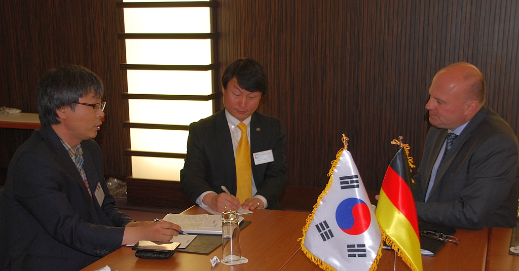 0718-DKF Interview kor Zeitung 2.JPG HP